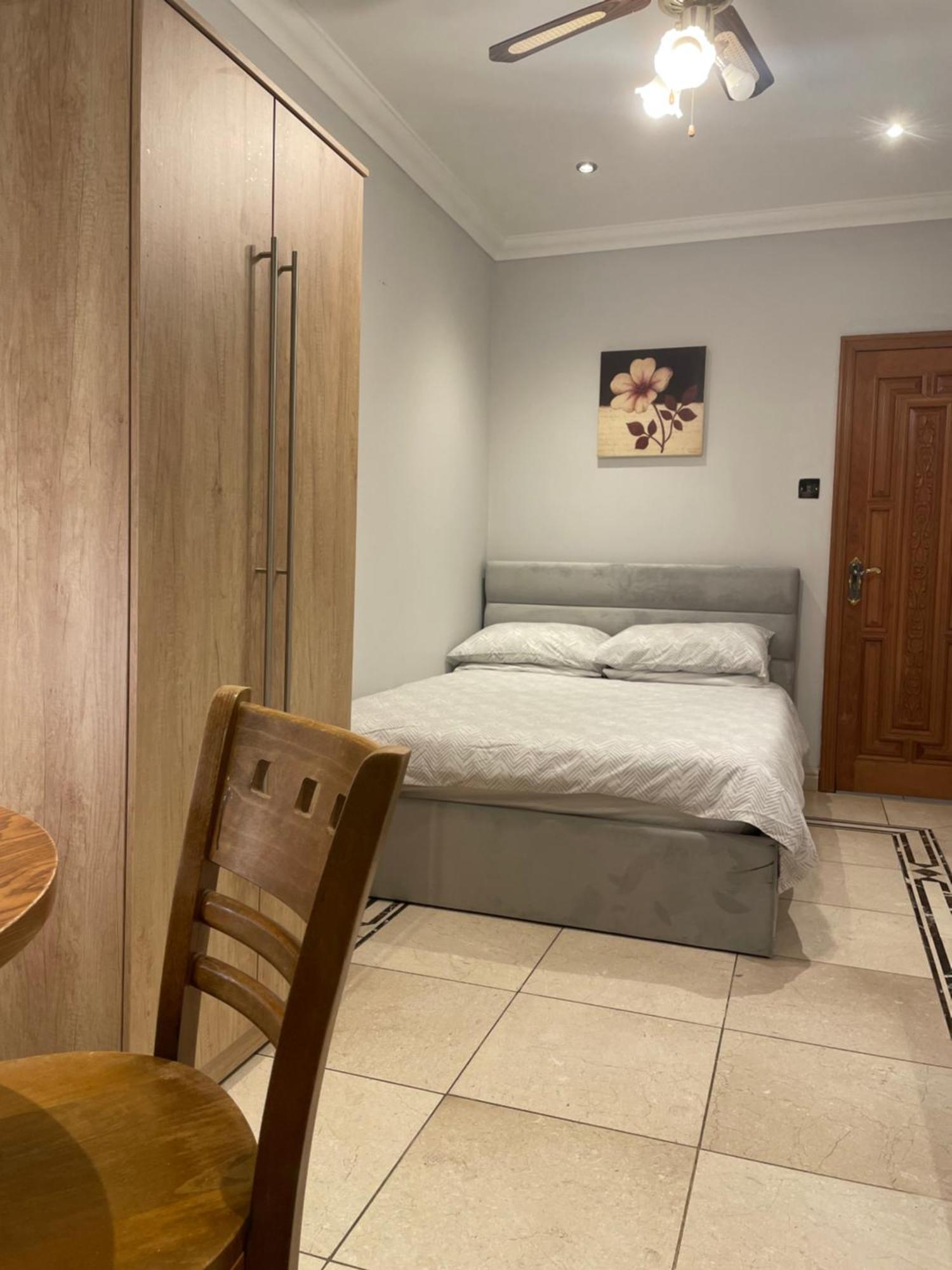 North London Studio Apartment Eksteriør billede