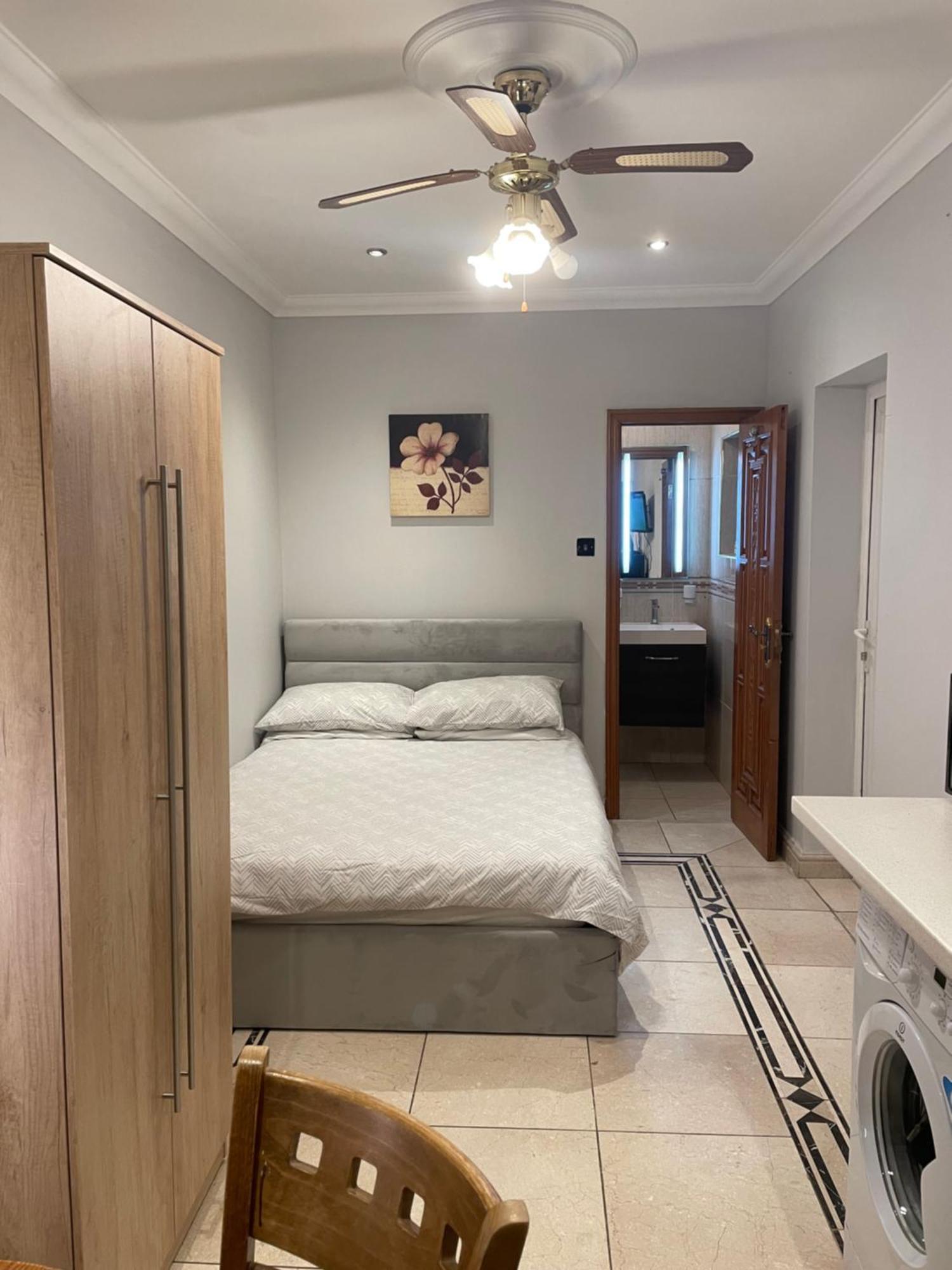 North London Studio Apartment Eksteriør billede