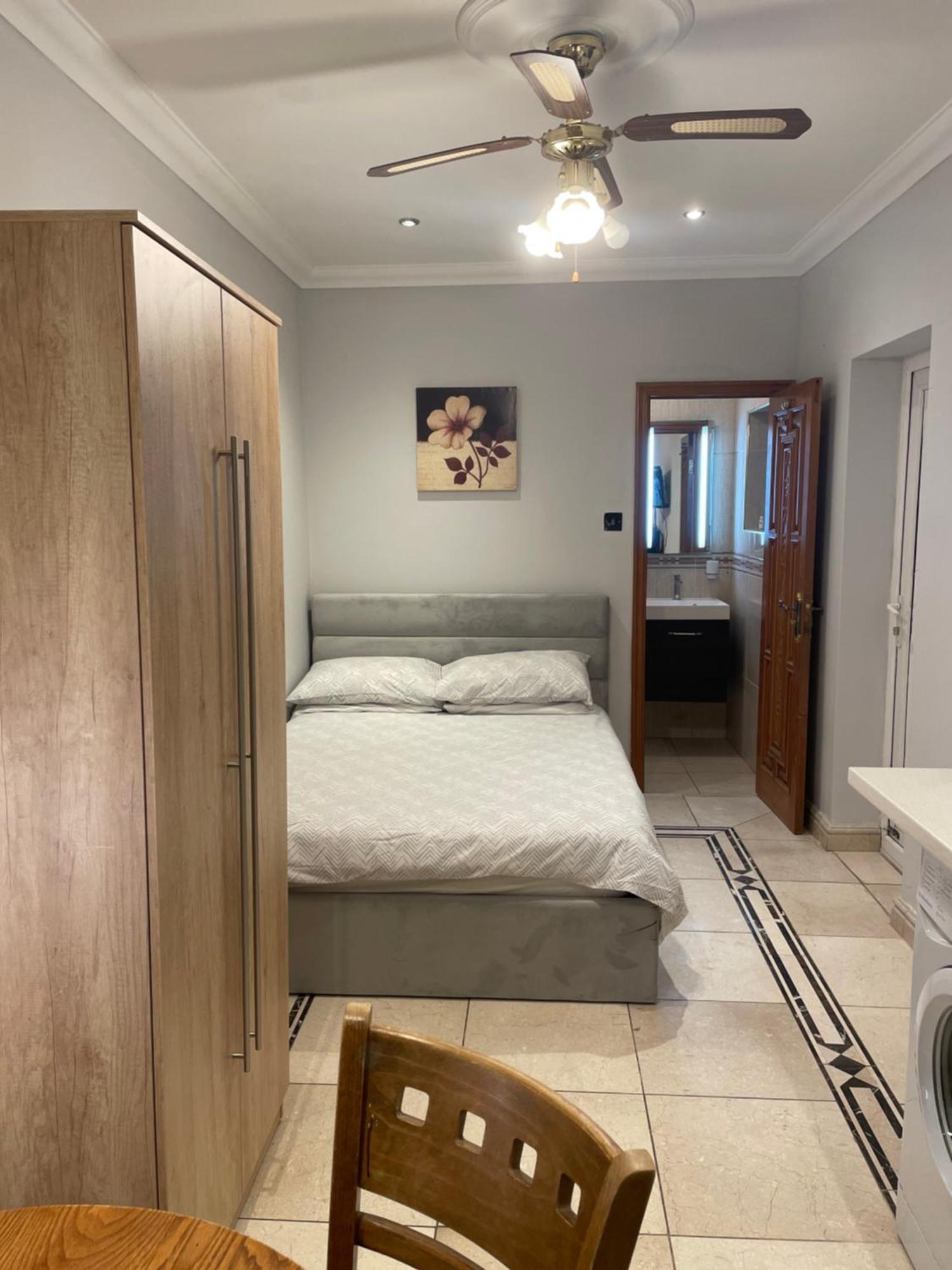North London Studio Apartment Eksteriør billede